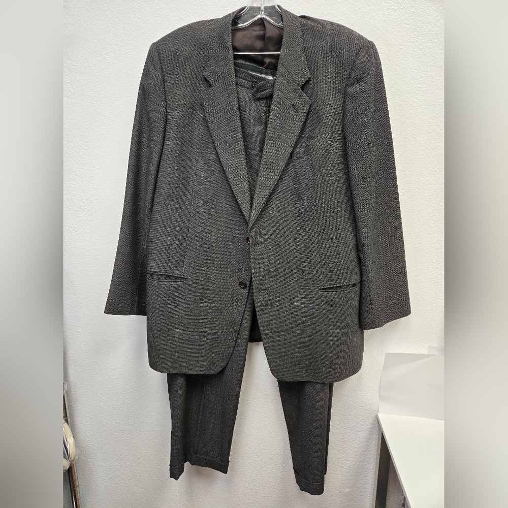 Armani Collezioni Men’s Suit 42R Gray Textured Wool 2-Piece | Made in Italy